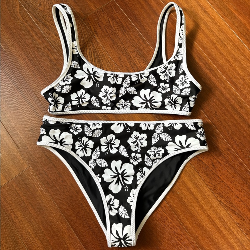 Volcom Reversible Black and White Hibiscus Flowers Bikini Set